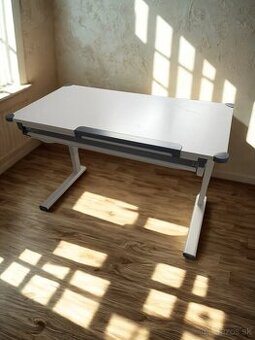 Písací stôl výškovo nastaviteľný