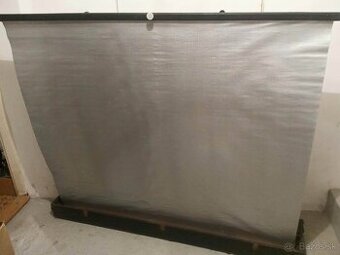 Staré rozkladacie pravdepodobne projekčné platno