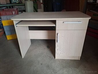 Predám zachovalý písací stôl
