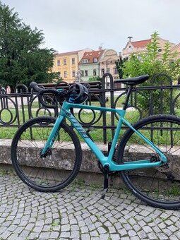 Predám krásny karbónový cestný bicykel/gravel