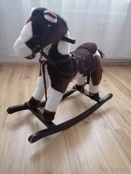 Interaktívny húpací koník