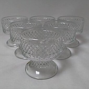 Poháre na zmrzlinu,puding