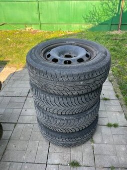 Predám zimné pneu na diskoch R15.