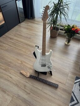 Predam elektrickú gitaru + hmatnik