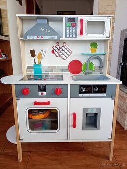 Detská drevená kuchynka