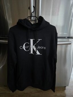 Nová mikina Calvin Klein s kapucňou, veľkosť XL.