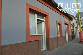 Predaj - obchodné priestory s možnosťou bývania v Sečovciach