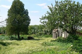 Stavebný pozemok so starým domom, s výmerou 860 m2 v...