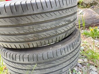2 gumy Pirelli  235x40 r 19 , skoro nové