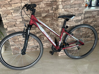 Úplne nový dámsky trekový bicykel CTM Bora 1.0 28” , M (16"