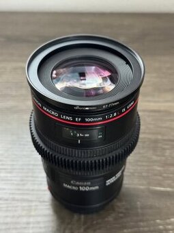 Canon EF 100mm f/2.8L Macro IS USM