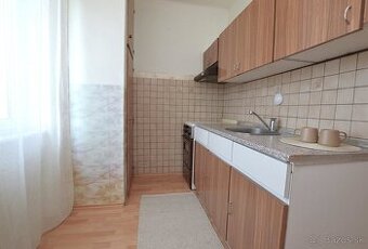 NA PREDAJ | 3 izbový byt s balkónom, 65 m2, centrum mesta