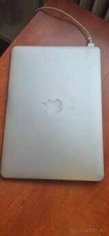 MacBook Air 13" Silver (2017) na náhradné diely