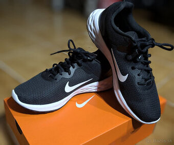 Predám pánske NIKE ROVOLUTION 6NN black/white
