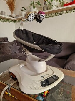 Hojdačka 4MOMS mamaroo 4.0