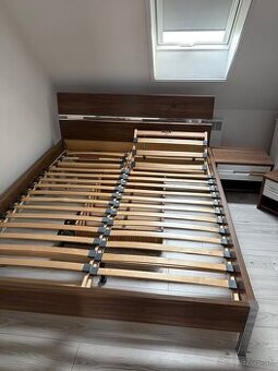 Manželská postel s polohovateľnými rožtami