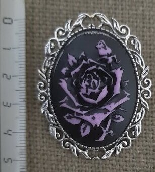 Brošňa č.2 - kamea s fialkovou ružou