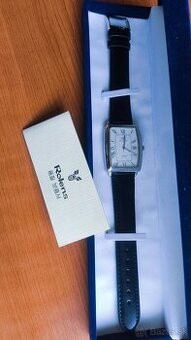 Náramkové hodinky.