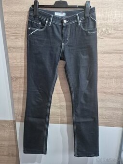 Balík pánskych značkových riflì za 10 eur