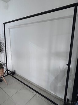 Stojan na oblečenie