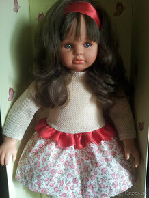 Realistická bábika v červeno bézových  šatách
