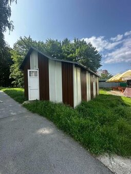 Predajný stánok na Bezručovej ulici v Bardejove