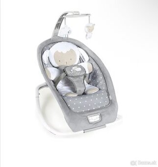 Ingenuity Hojdačka vibrujúca s melódiou Cuddle Lamb