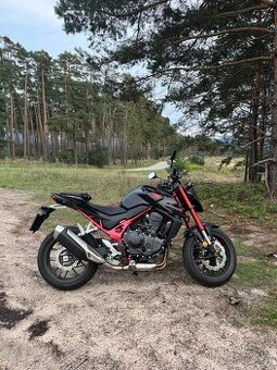 Honda Hornet CB750 2023