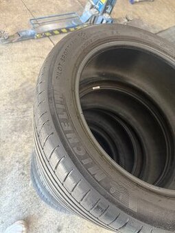275/45r20