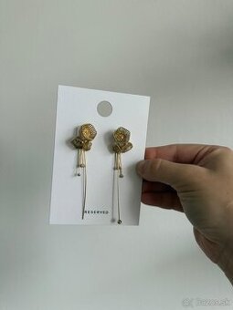 Zlaté visiace náušnice Reserved