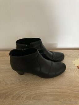 Dámske čierne kotníčky č. 41