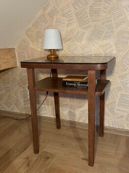 Art deco stolík – zrenovovaný, s tmavým sklom