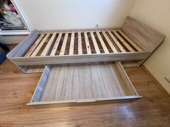 Postel s úložným priestorom