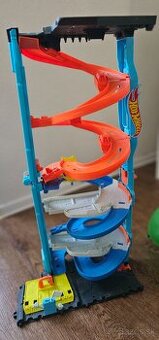 Hot wheels garaz + draha + auticka