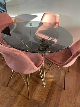 Skleny okrúhly stôl so zlatými nohami