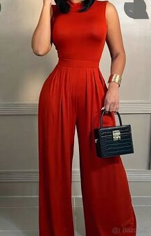 Krasny uplne novy overal vel.S,.M.