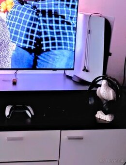 Playstation 5 na predaj ako nové, 1 ovládač + 2 hry