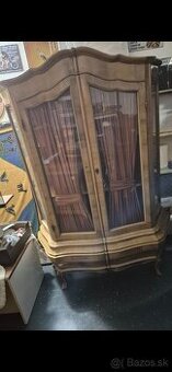 Starožitný nábytok