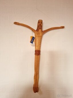 Drevený ručne vyrezávaný kríž – ÚĽUV (56 cm)