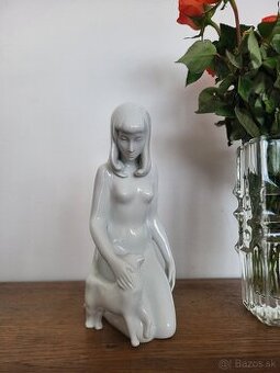 Soška Royal Dux: Dievča s mačkou (Brusel štýl)