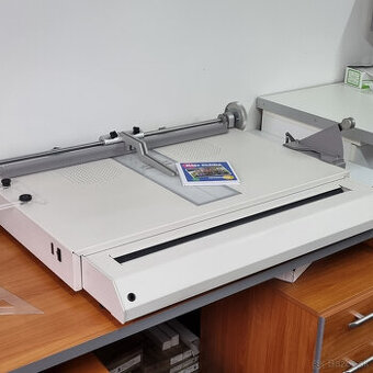 Fastbind Casematic H32 – stroj na výrobu tvrdých dosiek kníh