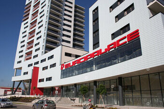 Obchodný (gastro) priestor 78 m2, prízemie, klientske cent