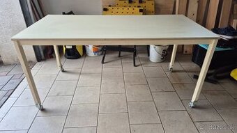 Predám pracovný stôl s kovovou konštrukciou