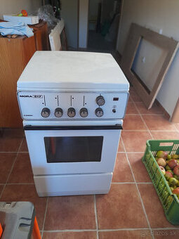 Predam plynovy/elektricky sporak MORA 817 COMBI