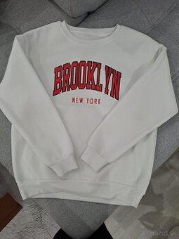 Predám bielu mikinu