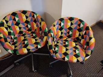 Farebné kreslo/stolička