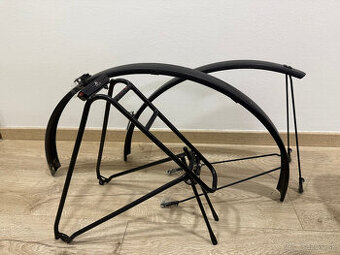 Set doplnkov z gravel bicykla blatníky, nosič, zadné svetlo