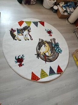 Detský koberec ako nový, vytepovaný