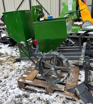 Sadzač na zemiaky s prihnojovanim