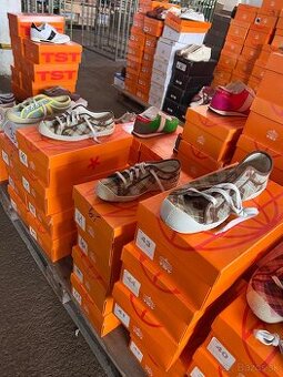 Predam 5000 párov skladovej obuvi
